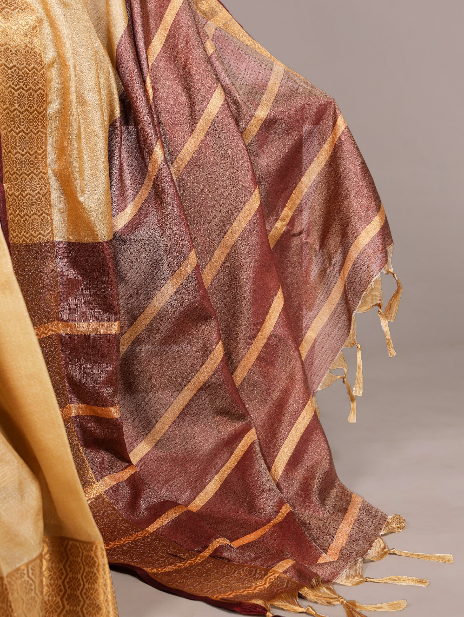 This Poly Cotton saree wraps you in effortless beauty