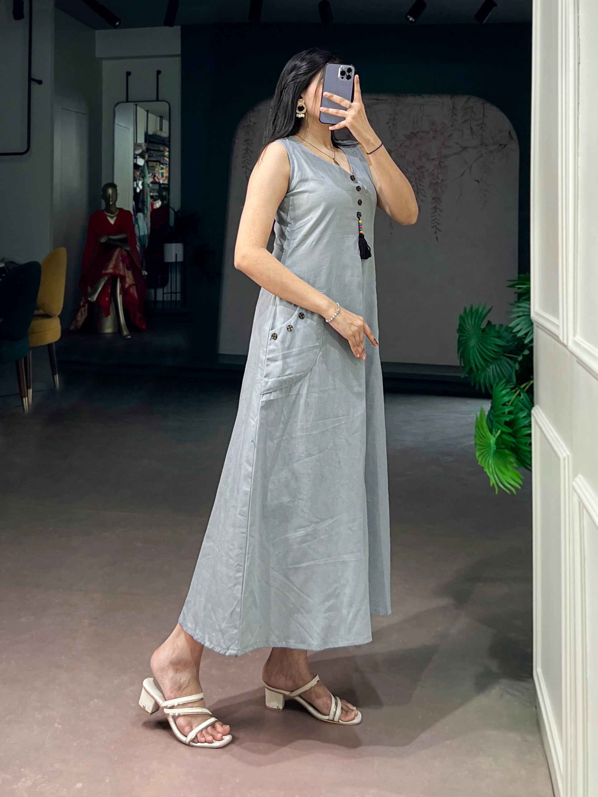 Chic Sleeveless Pocket Maxi Dress