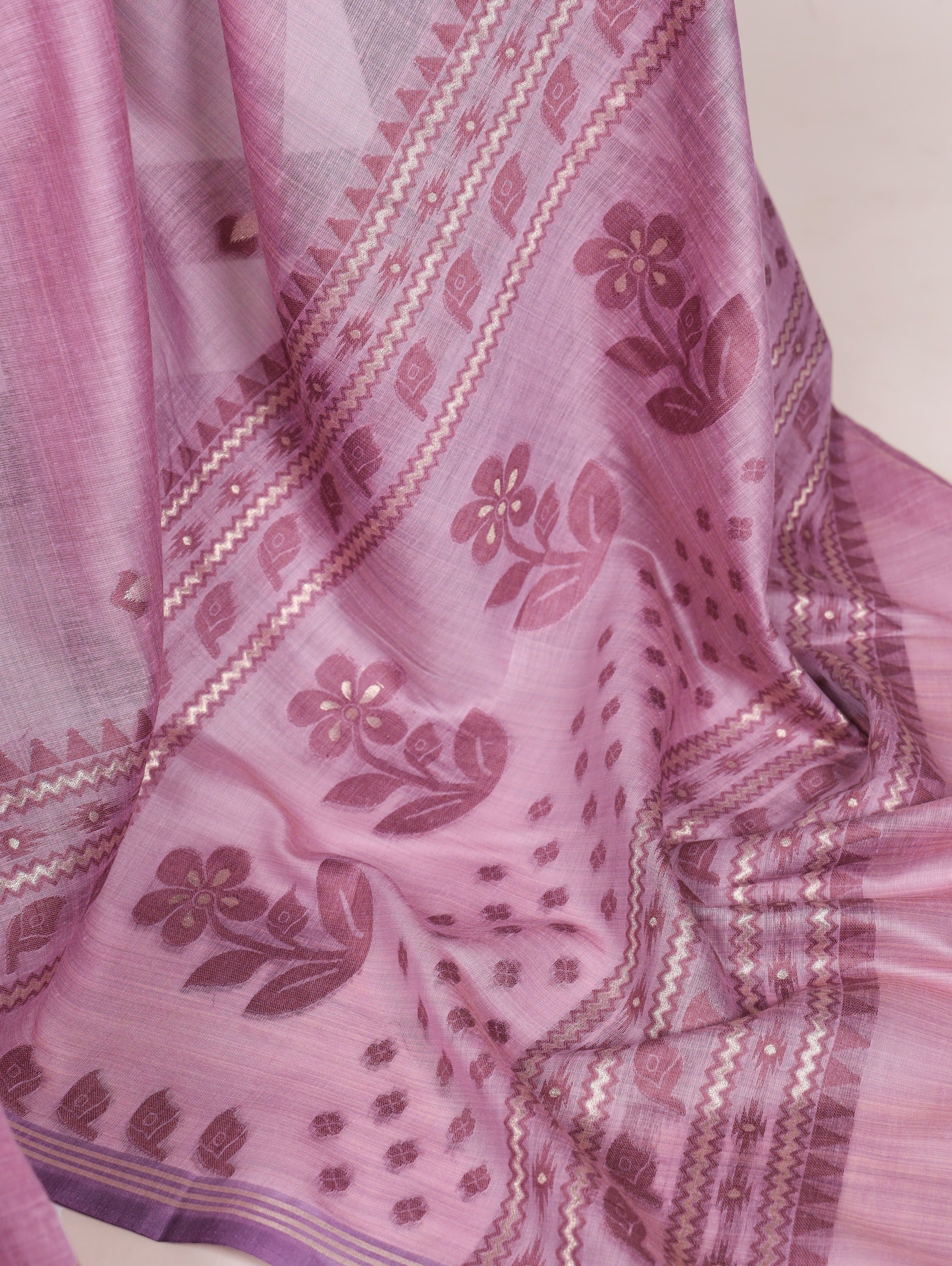 Lend Of Softness And Shine Traditional Zari Weaving Sarees