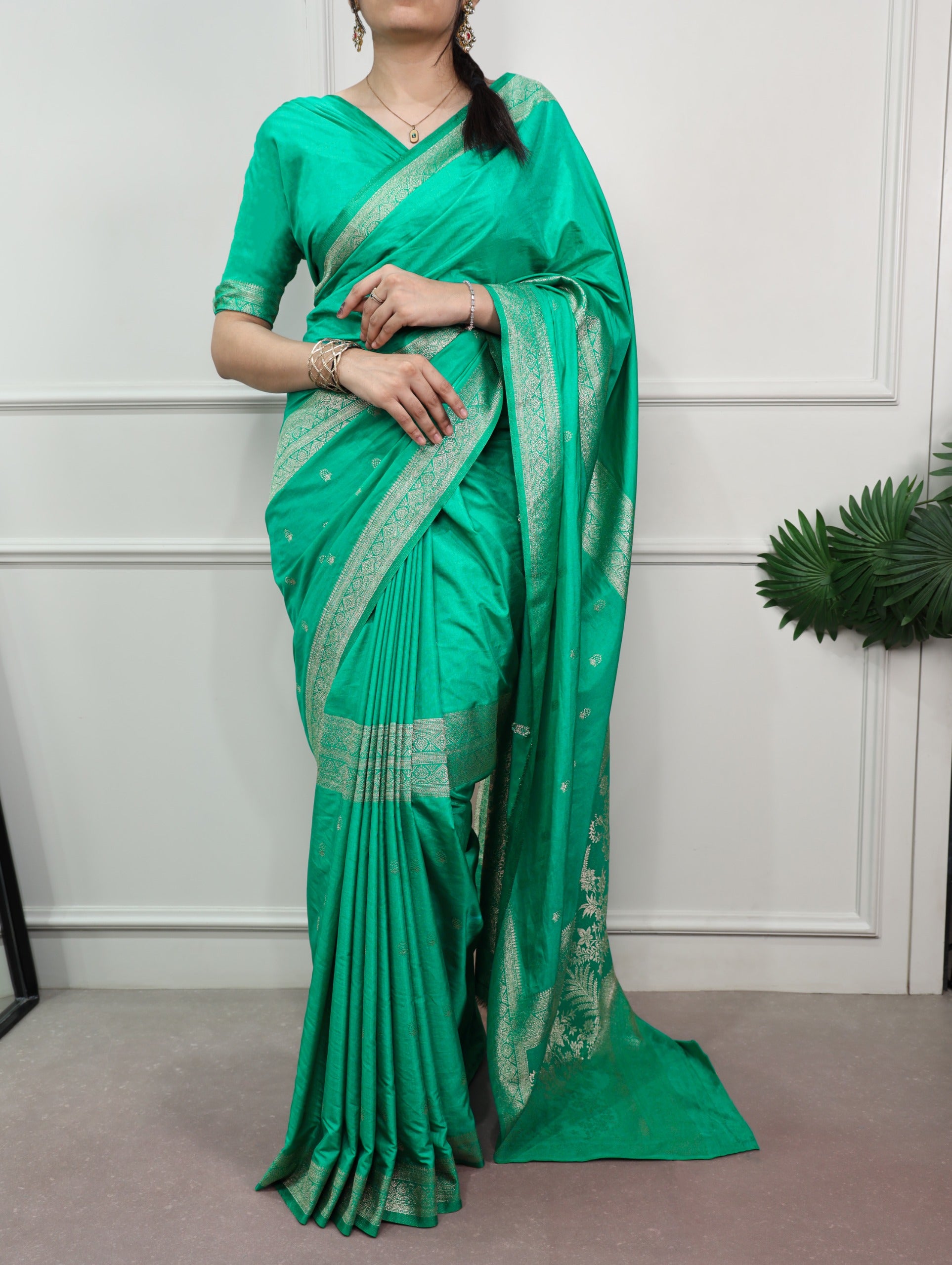 Grace meets tradition in this stunning zari weaving saree