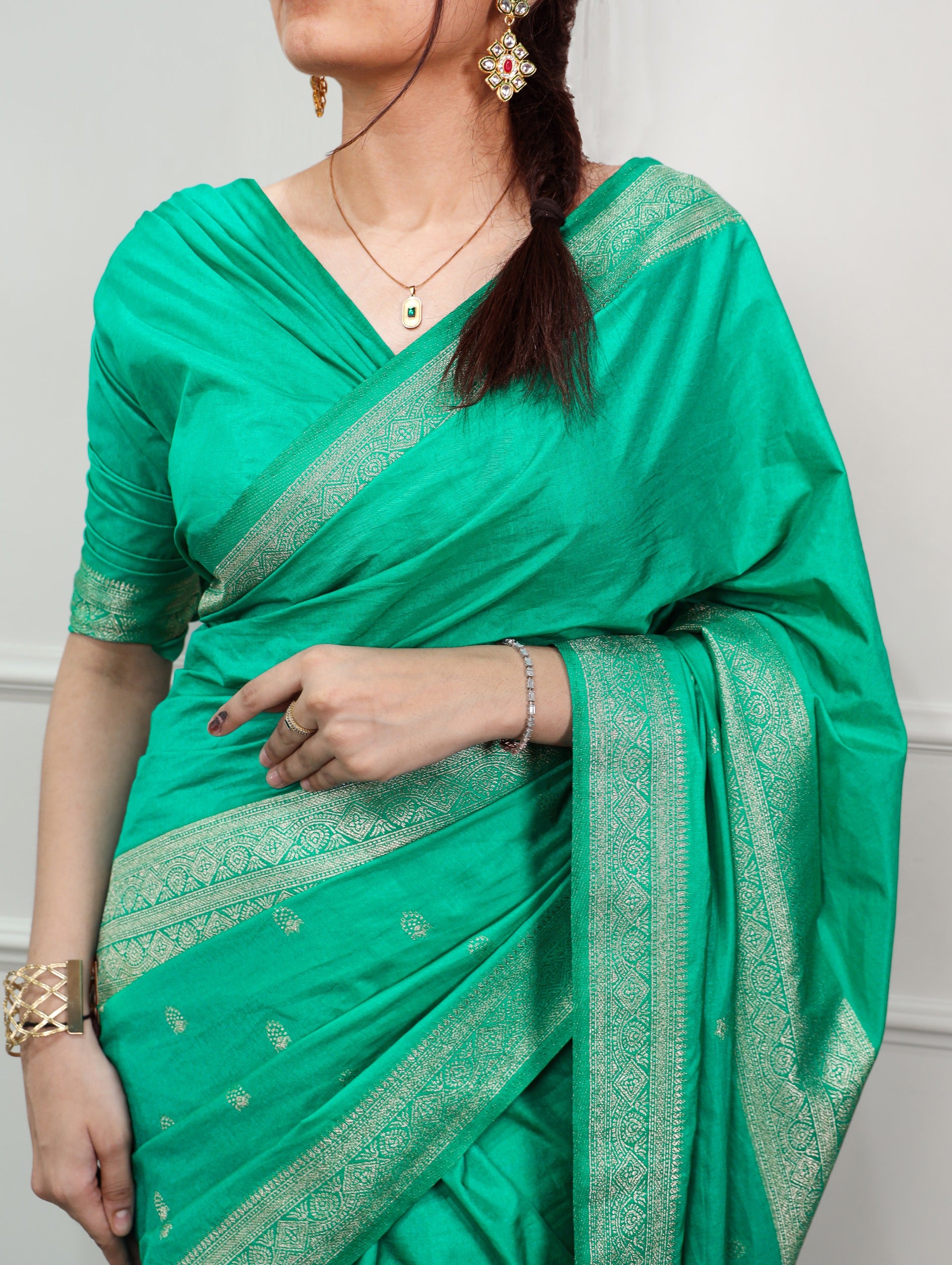 Grace meets tradition in this stunning zari weaving saree