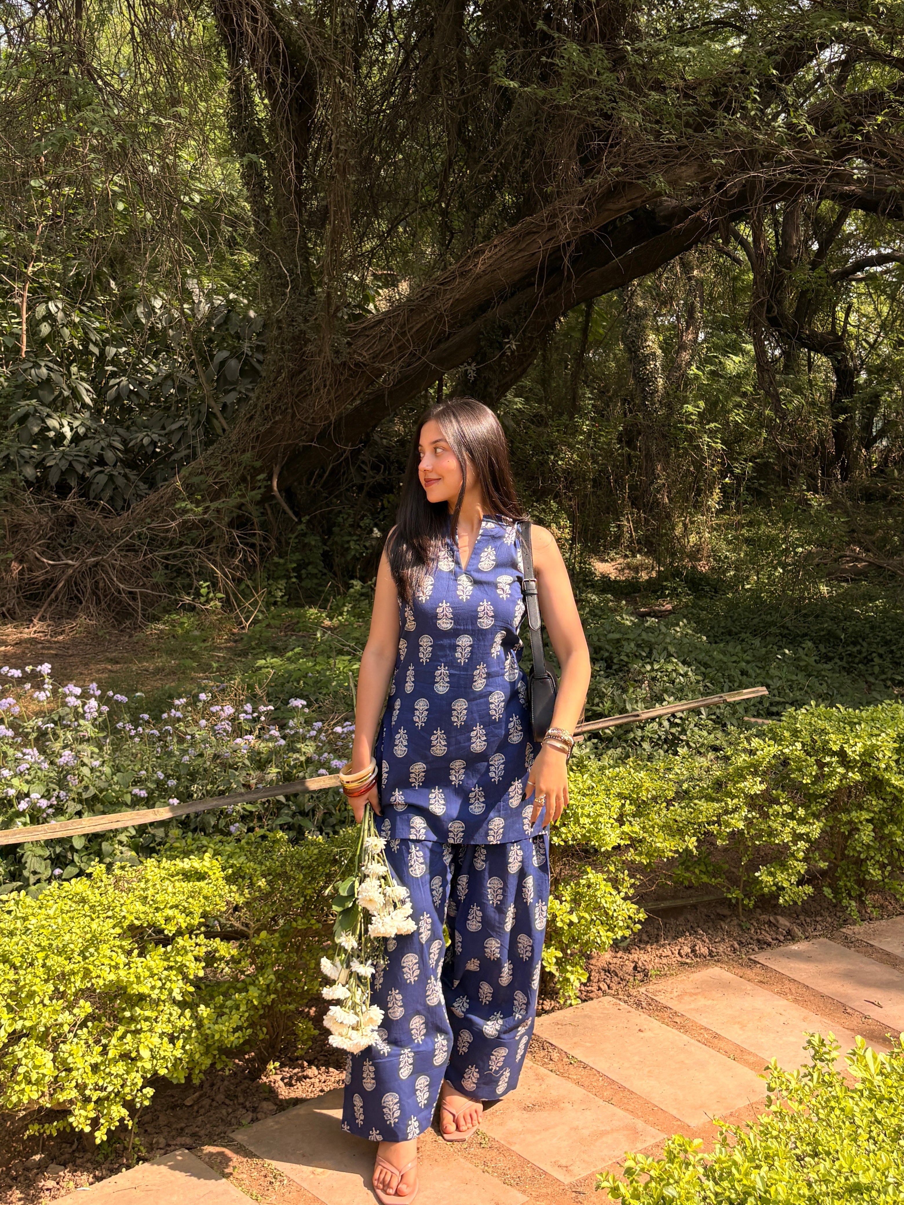 Yesha Floral Printed Farshi Salwar
